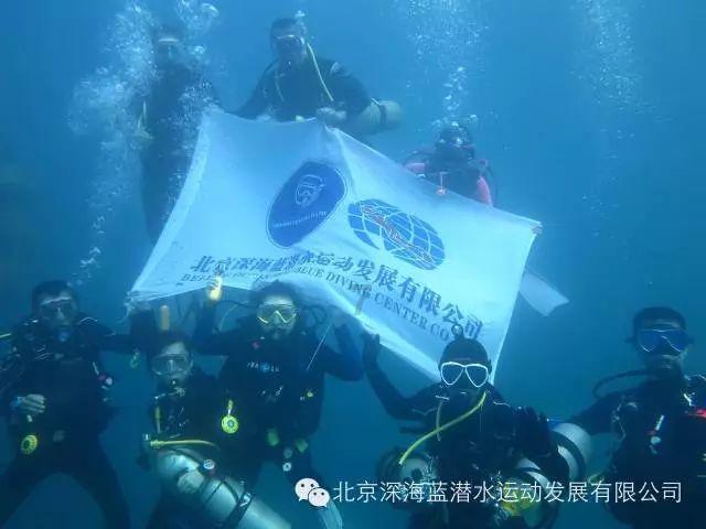 逃离无人的学校